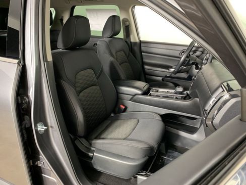 Used 2023 Nissan Pathfinder SV image 40