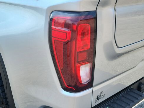 Used 2022 GMC Sierra 1500 SLE AWD/4WD image 11