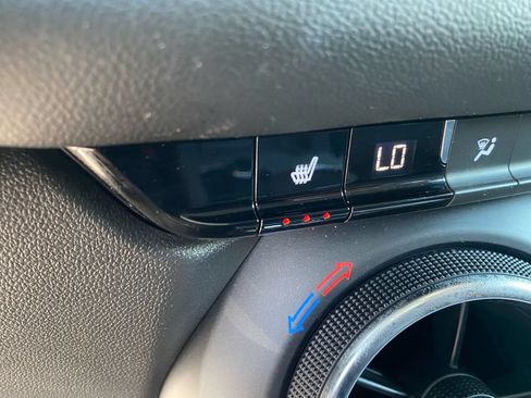 Used 2025 Chevrolet Blazer LT FWD image 18
