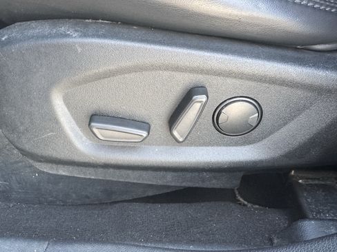 Used 2019 Ford Explorer XLT w/ Equipment Group 202A FWD image 10