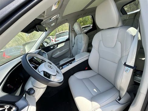 New 2025 Volvo XC60 B5 Core w/ Climate Package image 11
