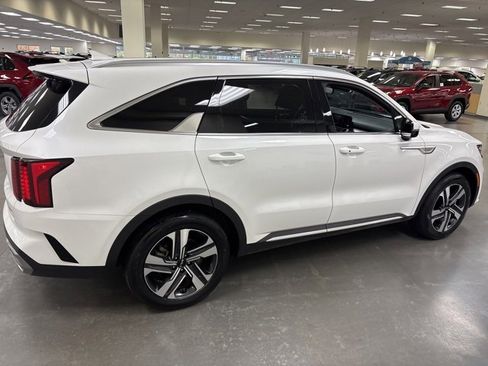 Used 2023 Kia Sorento EX image 8