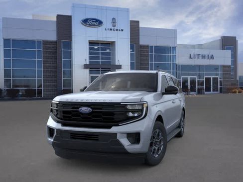 New 2026 Ford Expedition Active image 2