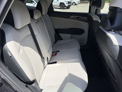 Used 2026 Kia Sportage EX image 12