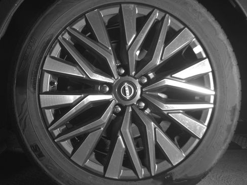 Used 2025 Nissan Altima 2.5 SV FWD image 17