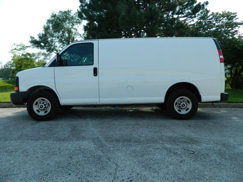 Used 2017 GMC Savana 2500 image 4