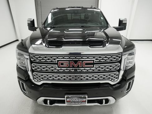 Used 2022 GMC Sierra 3500 Denali w/ Denali Black Diamond Edition AWD/4WD image 2