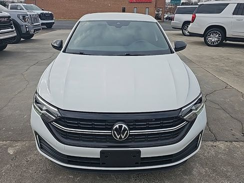 Used 2024 Volkswagen Jetta Sport image 3