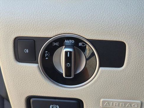 Used 2013 Mercedes-Benz SLK 250 image 21