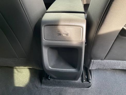 Used 2024 Chevrolet Trax RS w/ Sunroof Package FWD image 32