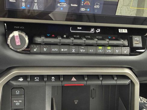 New 2026 Toyota Sequoia Platinum AWD/4WD image 18