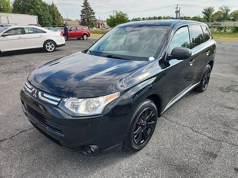Used 2014 Mitsubishi Outlander ES image 1