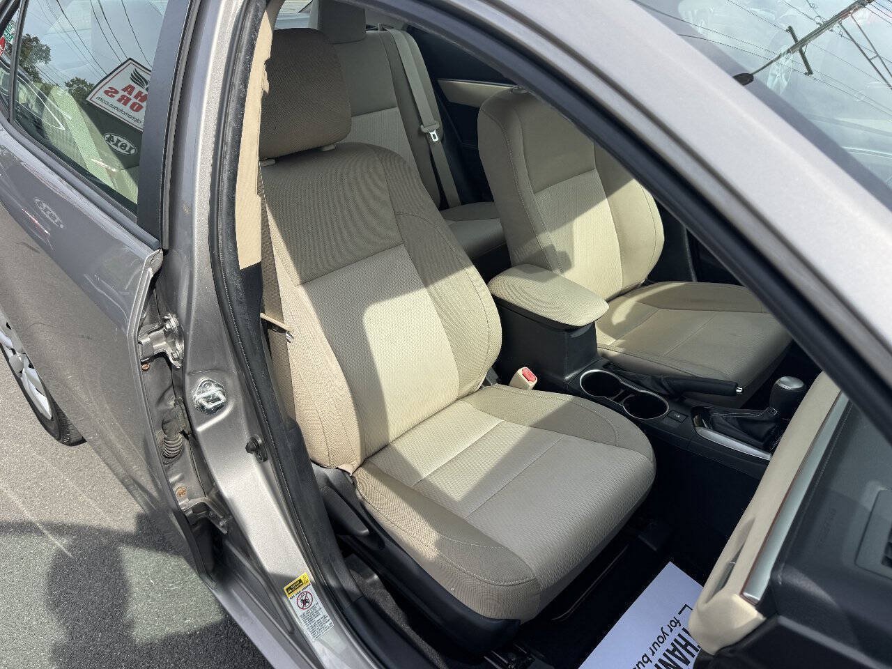 Used 2014 Toyota Corolla LE FWD image 16