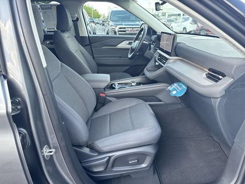 Used 2025 Ford Explorer Active AWD/4WD image 20