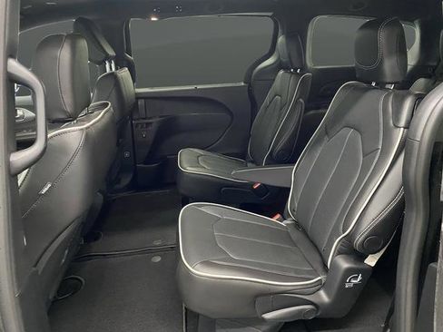 New 2026 Chrysler Pacifica Limited w/ S Appearance Package AWD/4WD image 32