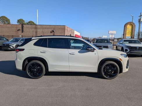 New 2026 Volkswagen Tiguan SE R-Line FWD image 2