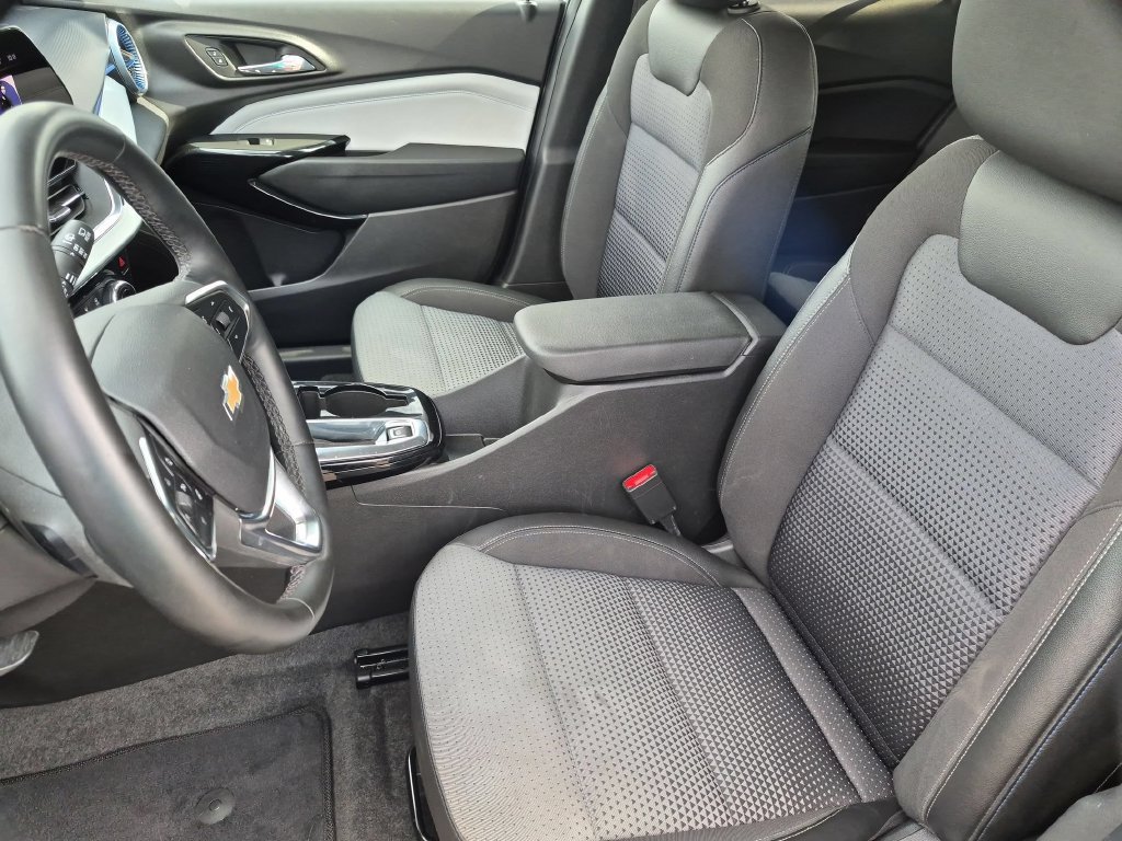 Used 2025 Chevrolet Trax LT w/ LT Convenience Package FWD image 25