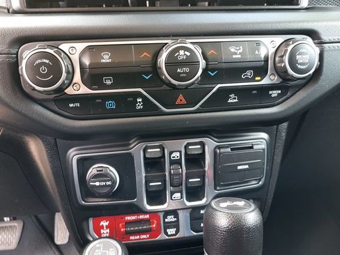 Used 2024 Jeep Wrangler Unlimited Rubicon 4xe AWD/4WD image 22