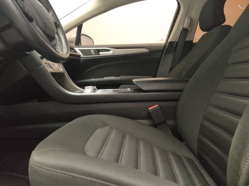 Used 2019 Ford Fusion SE FWD image 17