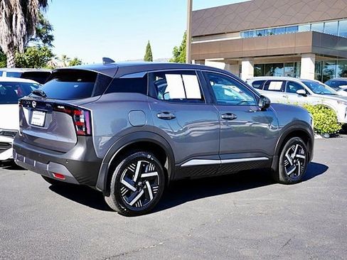 Used 2025 Nissan Kicks SV FWD image 8