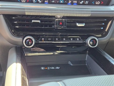 New 2025 Chevrolet Suburban Premier image 14