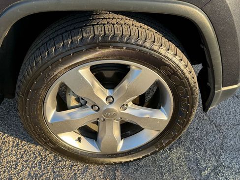 Used 2012 Jeep Grand Cherokee Overland w/ Trailer Tow Group IV image 21