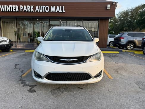 Used 2017 Chrysler Pacifica Touring-L Plus w/ Advanced Safetytec Group FWD image 2