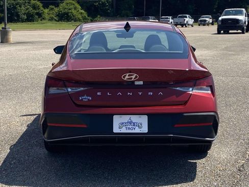 Used 2024 Hyundai Elantra SEL FWD image 6