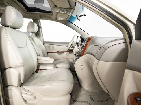 Used 2004 Toyota Sienna XLE Limited image 28