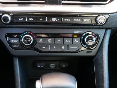 Certified 2022 Kia Niro Touring Special Edition image 23