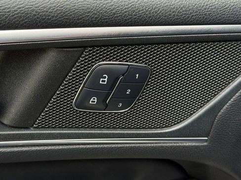 Used 2017 Ford Edge Titanium w/ Equipment Group 301A AWD/4WD image 22