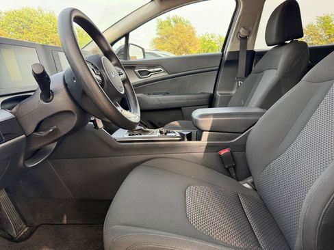 Used 2025 Kia Sportage LX image 27