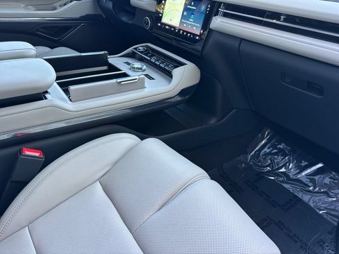 Used 2025 Lincoln Navigator L Reserve AWD/4WD image 19
