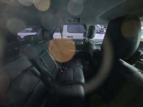 Used 2023 Ford Explorer Limited AWD/4WD image 6