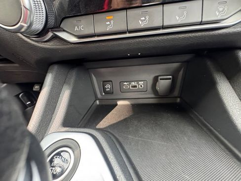 Used 2025 Nissan Sentra SV FWD image 22