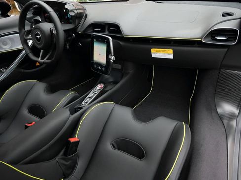 Used 2023 McLaren Artura RWD image 10