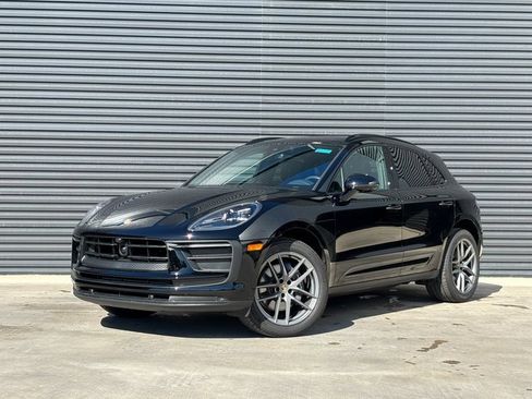 Certified 2025 Porsche Macan image 1