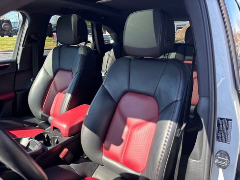 Used 2023 Porsche Macan S image 12