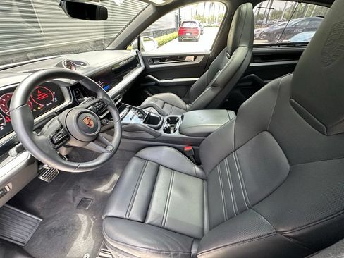 Certified 2026 Porsche Cayenne S AWD/4WD image 4