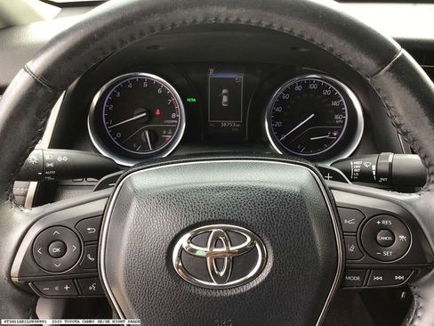Used 2020 Toyota Camry SE w/ Convenience Package FWD image 13
