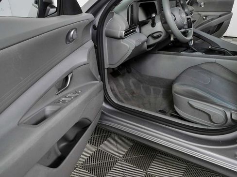 Used 2025 Hyundai Elantra SE FWD image 7