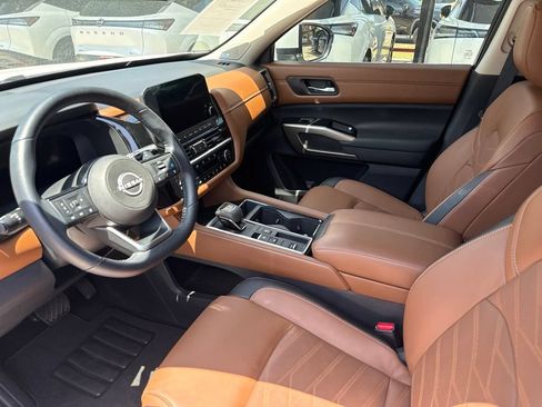 Certified 2025 Nissan Pathfinder Platinum w/ Cargo Package FWD image 9
