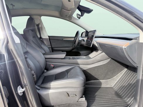 Used 2024 Tesla Model Y Long Range image 50