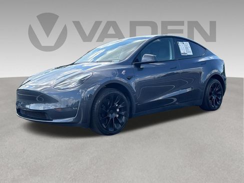 Used 2024 Tesla Model Y Long Range AWD/4WD image 1