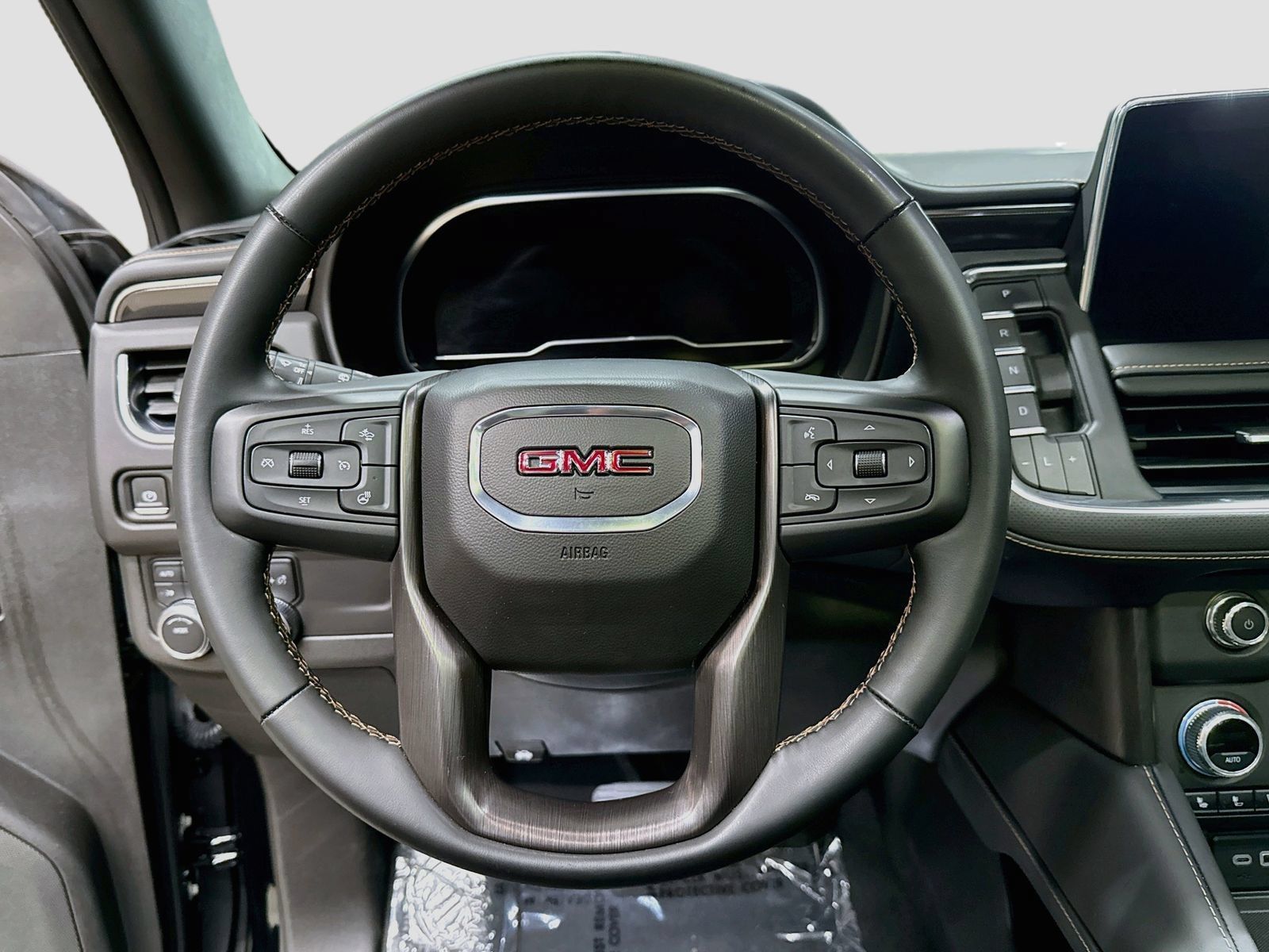 Used 2023 GMC Yukon AT4 w/ AT4 Premium Package AWD/4WD image 13
