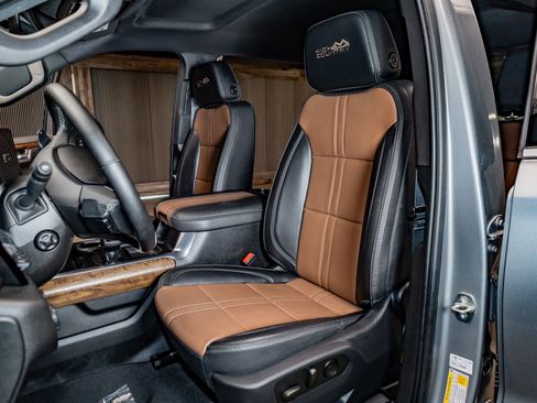 Used 2023 Chevrolet Silverado 1500 High Country w/ Technology Package image 24