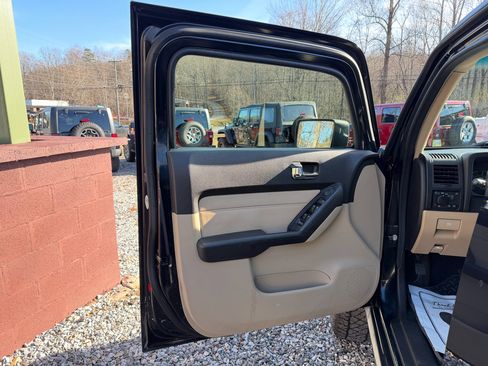 Used 2009 HUMMER H3T Adventure image 8