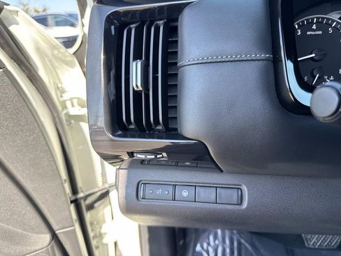 Certified 2024 Nissan Pathfinder SV image 34