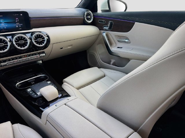 Used 2023 Mercedes-Benz CLA 250 image 23