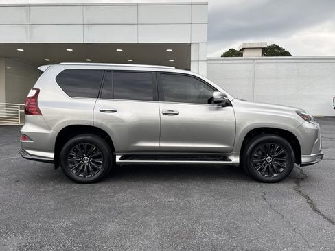 Used 2022 Lexus GX 460 Premium w/ Accessory Package AWD/4WD image 2